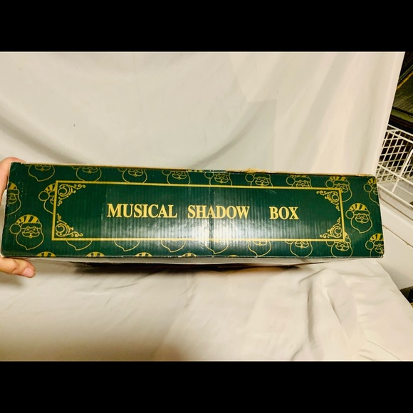 Unique Vtg Musical moving Shadow Box Nativity scene - Picture 7 of 7